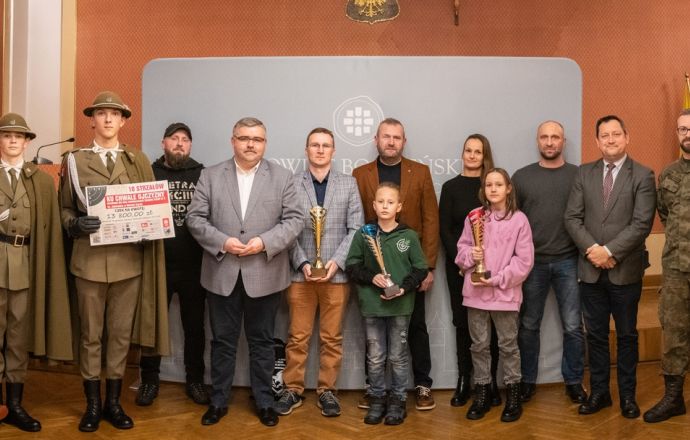  „10 strzałów ku chwale Ojczyzny” - w Starostwie wręczono nagrody.