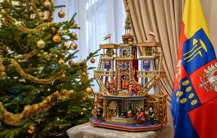 W gabinecie starosty zagościła krakowska szopka