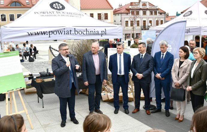 Tysiąc sadzonek drzew trawiło do mieszkańców Bocheńszczyzny!