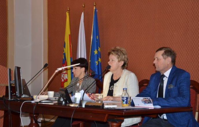 Sesja i debata nad raportem