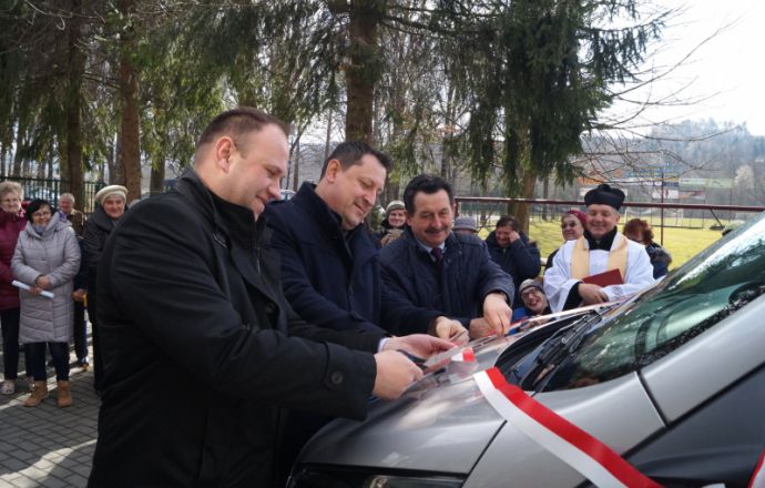 ŚDS w Rdzawie z nowym samochodem