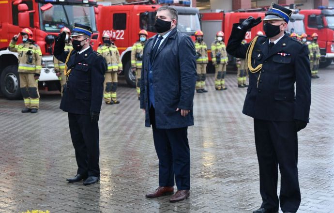 Uroczyste podniesienie flagi państwowej z okazji Dnia Flagi