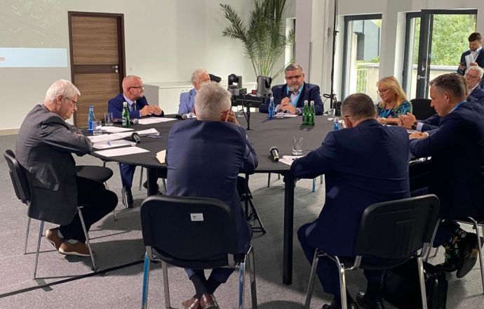 Starosta Bocheński Adam Korta uczestniczył w II Samorządowym Okrągłym Stole w Gminie Dobra