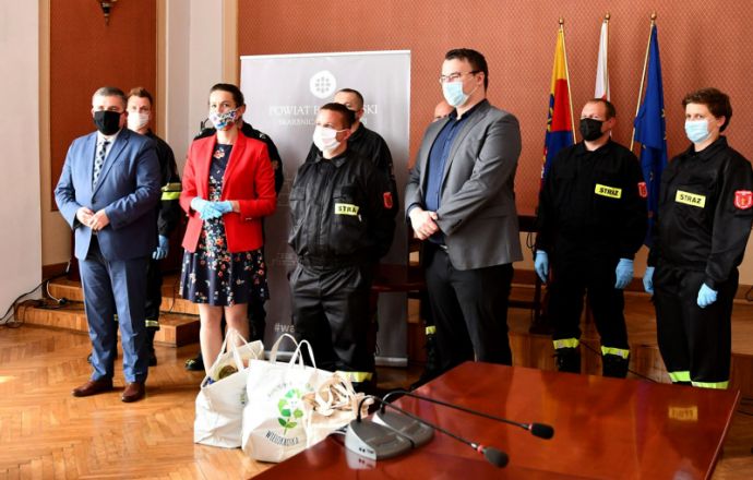 Strażacy ochotnicy dostarczą żywność do kombatantów