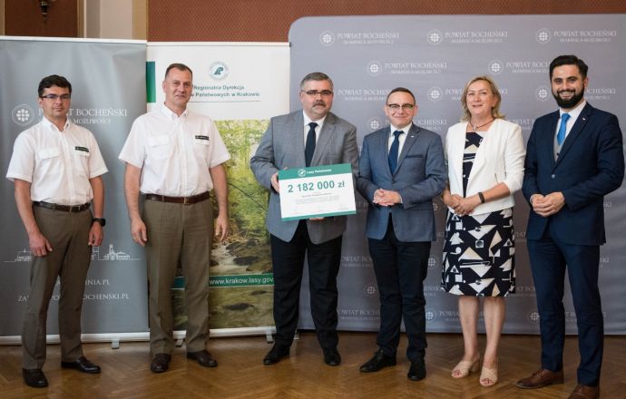 Prawie 2,2 miliona zł z Lasów Państwowych na rozbudowę drogi powiatowej Uzupełnij i zapisz enterem lub klikając w ikonkę ->