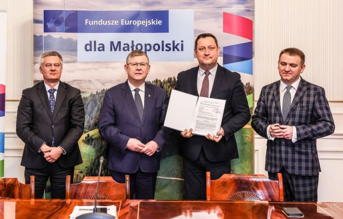 Podpisanie umowy na dofinansowanie drogi Bochnia -Uście Solne-Barczków 