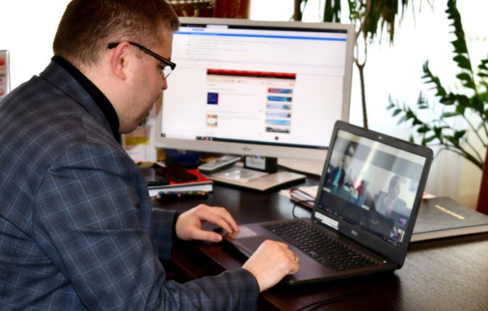 Wideokonferencja z władzami partnerskiego powiatu