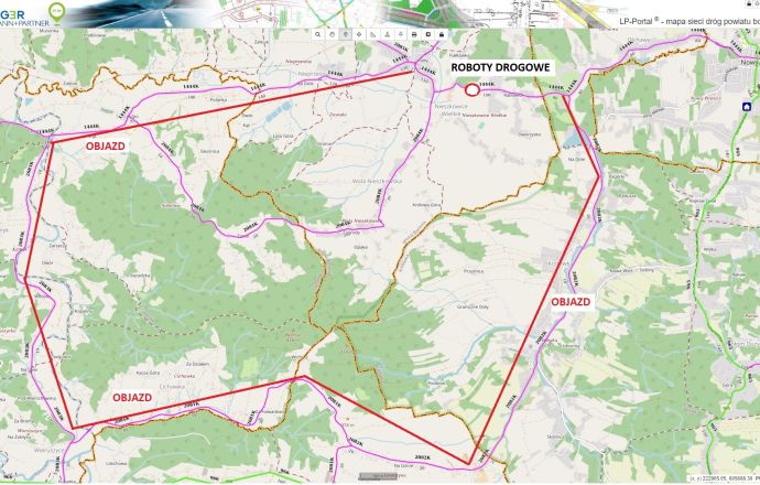 Mapa ze schematem objazdu zamkniętego odcinka drogi